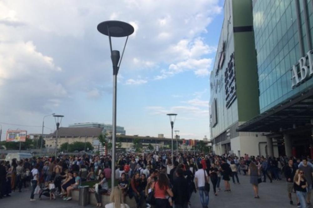 Haos u Moskvi: 1000 ljudi evakuisano zbog pretnje bombom u tržnom centru! (VIDEO) (FOTO)