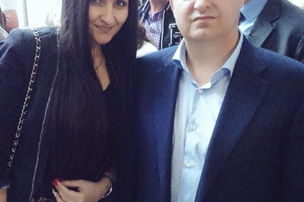 Tetovirala Dačića na ruci! Ko je atraktivna funkcionerka SPS-a o kojoj svi pričaju? (FOTO)