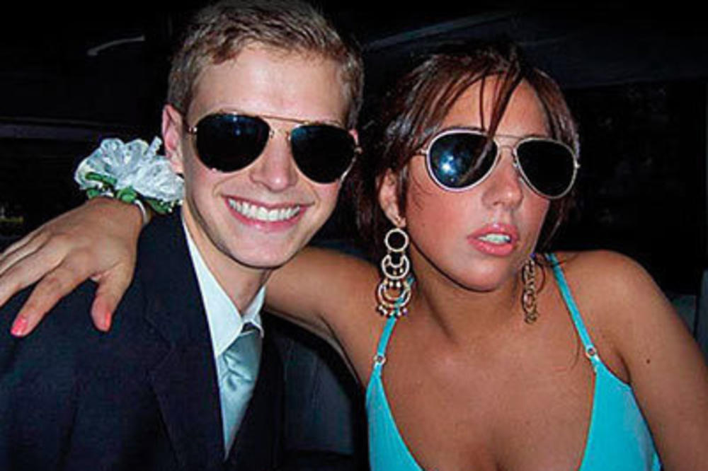 PRODUCENT MI JE REKAO - SKINI SE I JA SE UKOČILA: Jeziva ispovest SLAVNE PEVAČICE koja je ZAVRŠILA na ulici TRUDNA!