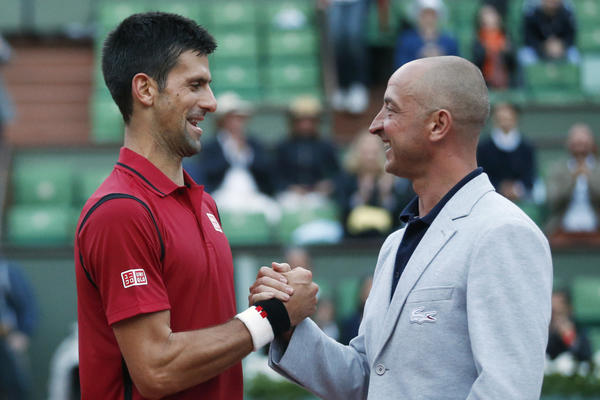 Ironična šala nervoznog Đokovića sa sudijom oduševila publiku! (VIDEO)