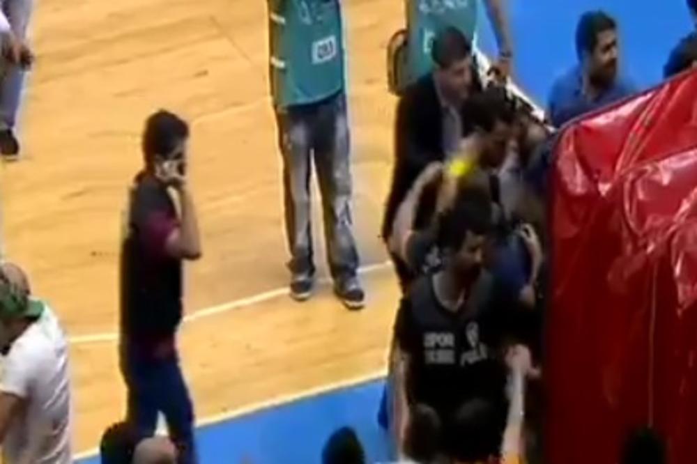 Primitivni navijači punjačima za mobilne telefone gađali Žoca, Bogdana i drugare! (VIDEO)