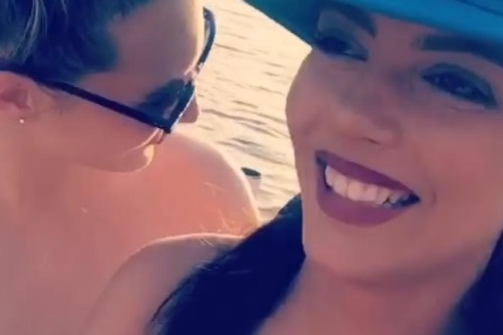 Ijuu! Kolike su! Znate ono kad se lepa Helena skine i pokaže dude (FOTO)