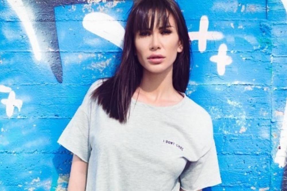 Kako lepa trudnica - sija i u petom mesecu! Nikolija ponosno pokazala (sve veći i veći) stomačić