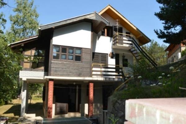 BRANISLAVA OTIŠLA U SUTOMORE, DOČEKALA JE VIKENDICA IZ PAKLA: Na prozoru zatekla prizor koji nikada neće ZABORAVITI