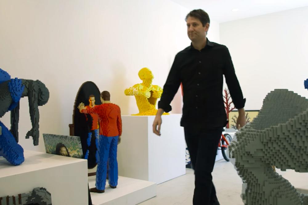 Napustio je posao advokata, i sad živi od slaganja lego kockica (VIDEO)