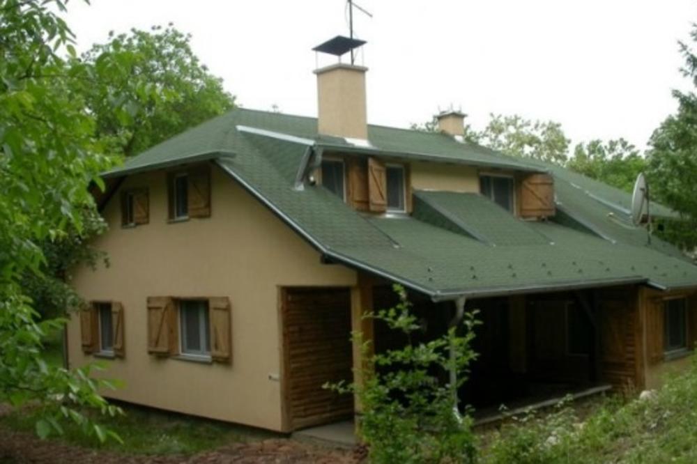 ZABORAVIO JE DA ZATVORI PROZOR U VIKENDICI: Kad se vratio nakon tri meseca, zatekao je STRAVIČAN PRIZOR! (VIDEO)