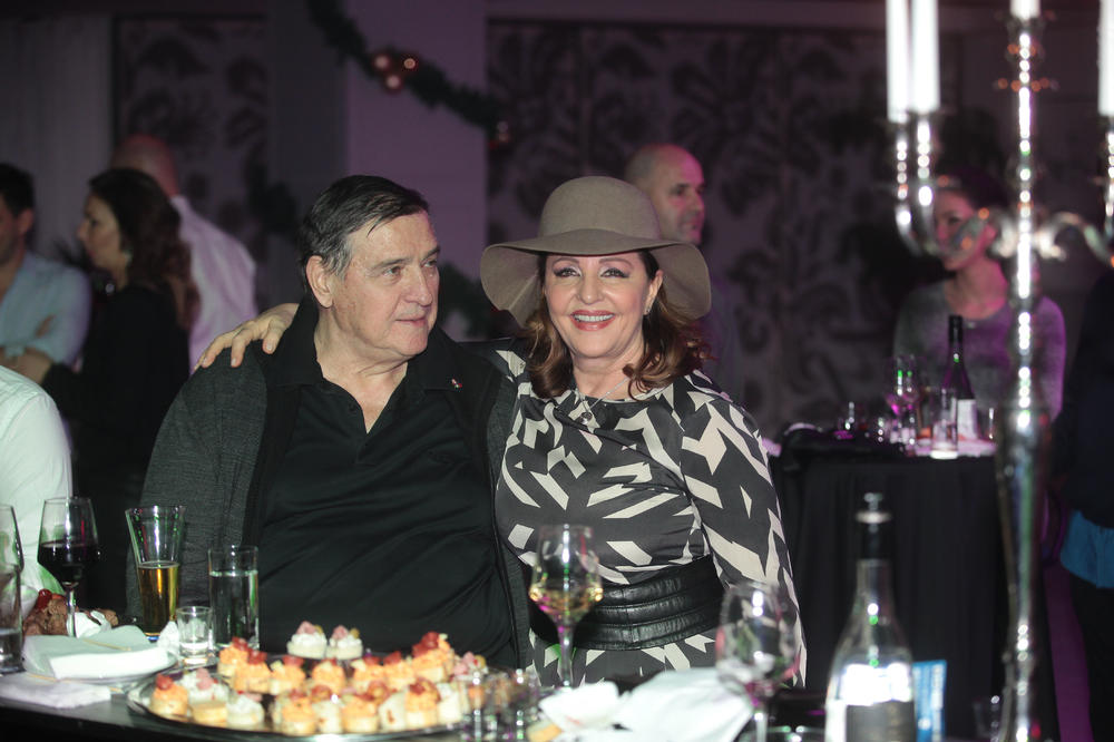 Robustan, povišen ton, čovek od gradilišta... Bekuta objasnila kako se zaljubila u Mrku! (FOTO)