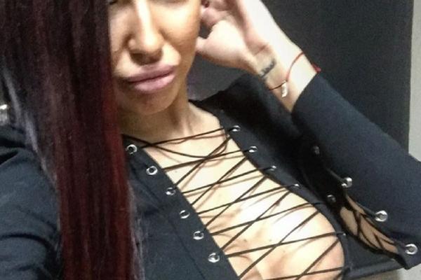 Nije ni za pejdžer! Svi u čudu: Da li je realno da je ovo keva Tijane Ajfon? (FOTO)