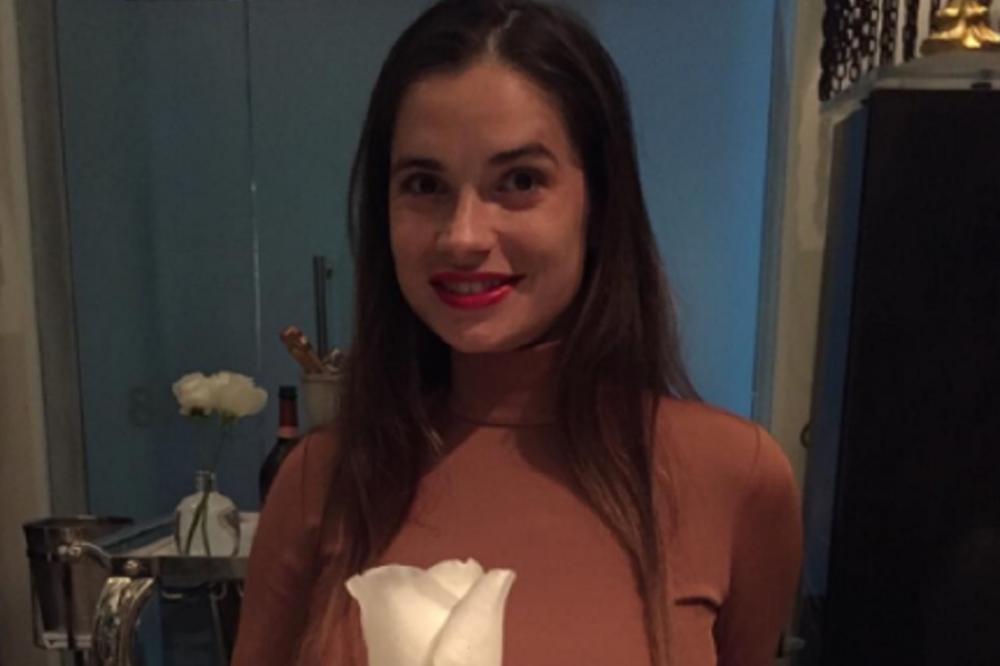 Med medeni: Mara Karan se opasno stesala posle porađaja i raznežila sve fotkom sa bebicom! (FOTO)