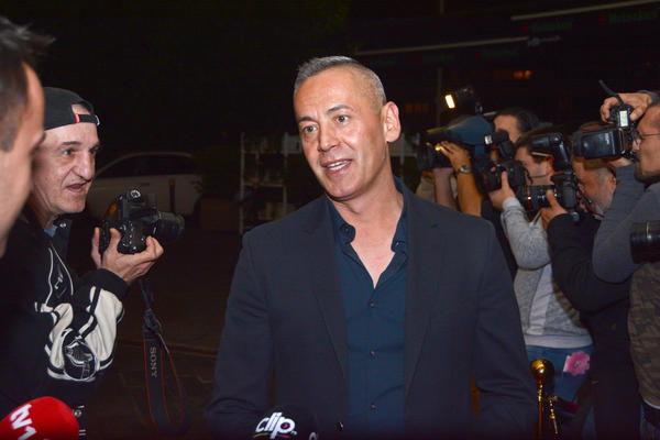 SAŠA VIDIĆ UŽASNO IZVREĐAO DARKOVU KUMU: Za tvoju lepotu treba baciti BANKU novčića u FONTANU