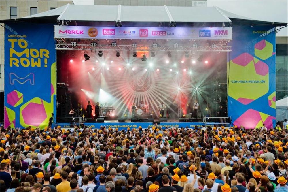 Keln se ponavlja: 18 žena se žalilo na zlostavljanje na koncertu (FOTO)