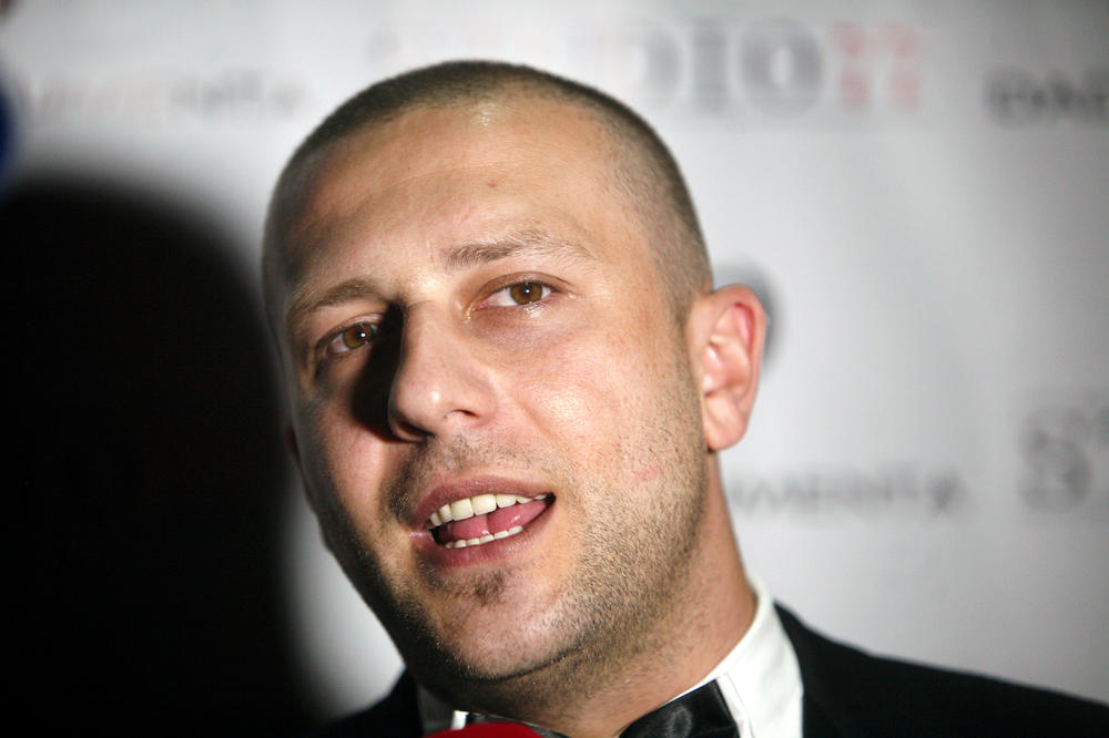 DADO JOJ POSVETIO PESMU! Bila je njegova velika ljubav sa kojom ima sina otišla je u rijaliti! ONA više nije ista!