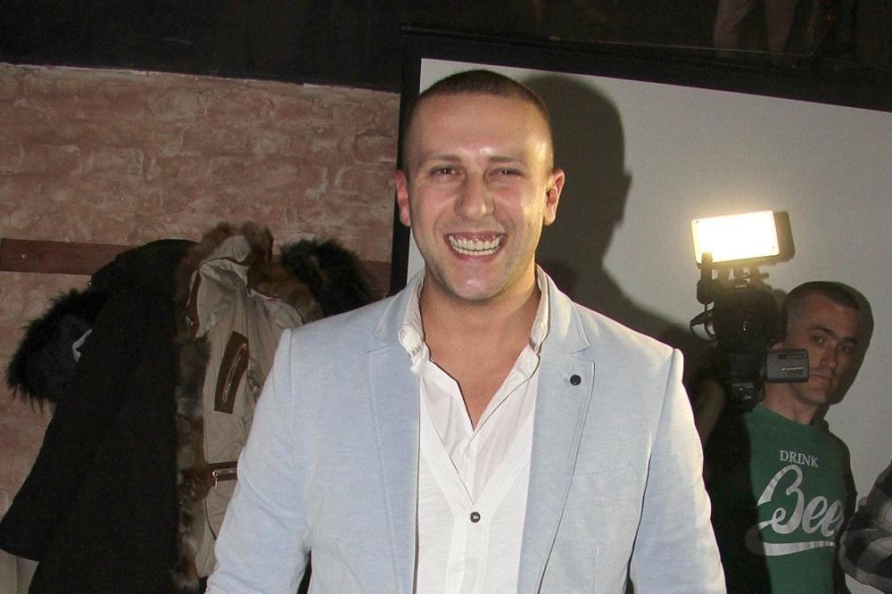 Ma, daaaj! Ko je ovo očekivao? Naša najseksi pevaljka smuvala Dada Polumentu!