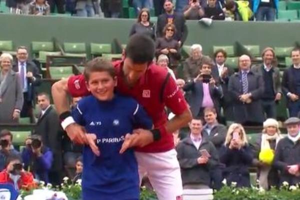 Mučenje je završeno, pa je Novakova zabava na Rolan Garosu mogla da počne! (VIDEO)