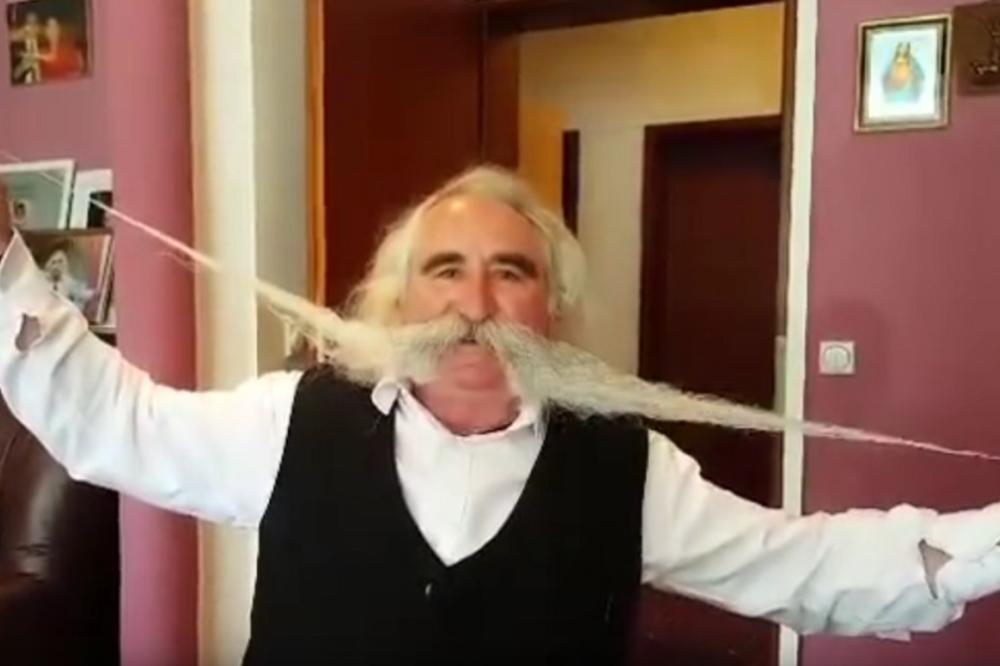 Ovo su najduži brkovi Srbije! Zbog njih ga deca jure, a žene spopadaju! (VIDEO)