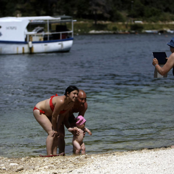 A TAMAN SU MISLILI DA SU POBEDILI KORONU: U Hrvatskoj se pojavilo novo veliko žarište, reč je o čuvenom ostrvu!