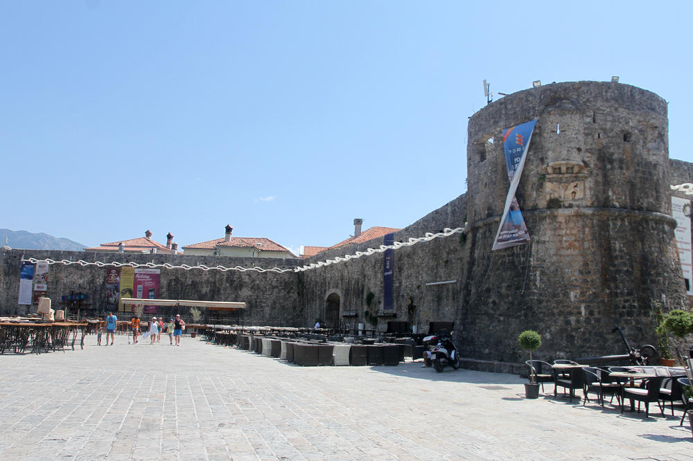 Odrao Crnogorce na foru! Ušetao u hotel usred Budve i lagano izašao sa 52.000 evra!