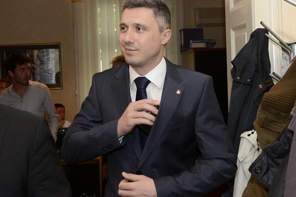 POČELO JE! Boško u kampanju za predsednika krenuo iz Čačka! (FOTO)