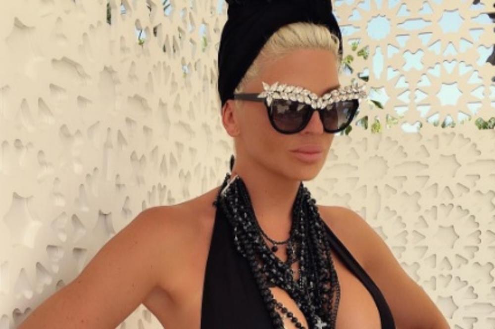 Šta je njoj? Jelena Karleuša: Toliko sam je*eno prelepa da bih mogla da se*em duge! (FOTO)