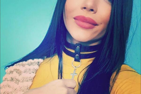 Helena našla dečka na maturi? Crn, visok i zgodan, ljubi je i grli! (FOTO)