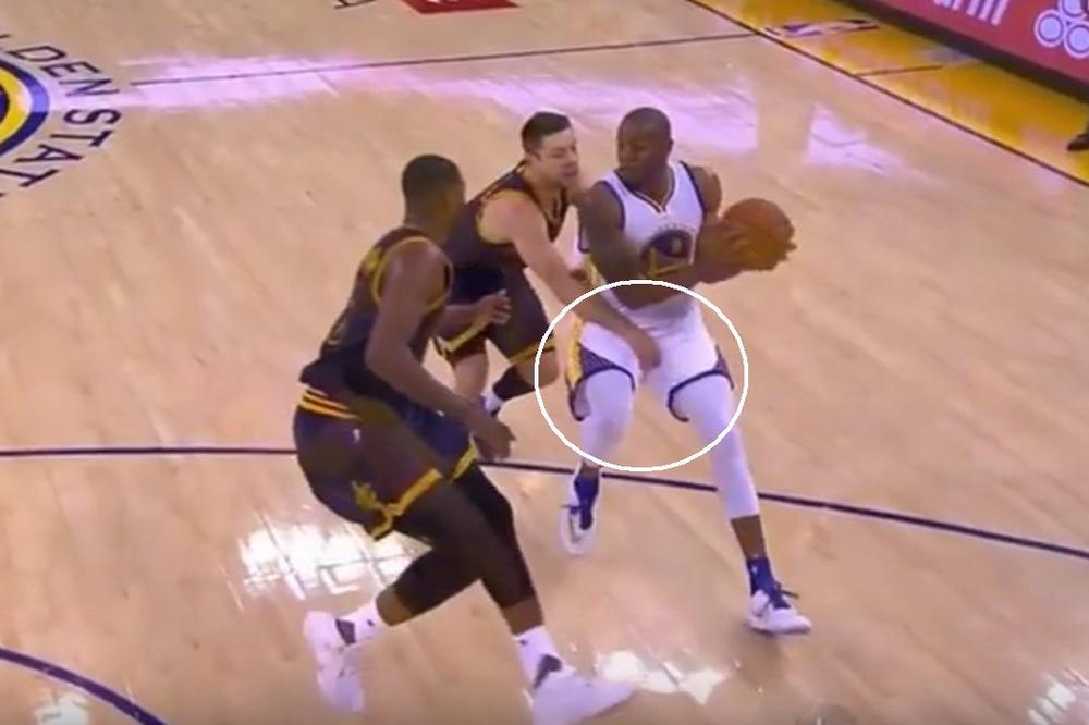 Grin nastavio da šutira protivnike, Delavedova udara na muškost! (VIDEO)