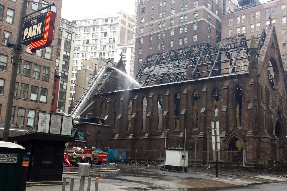 Zvanično: Srpska crkva izgorela zbog neugašenih sveća (FOTO) (VIDEO)