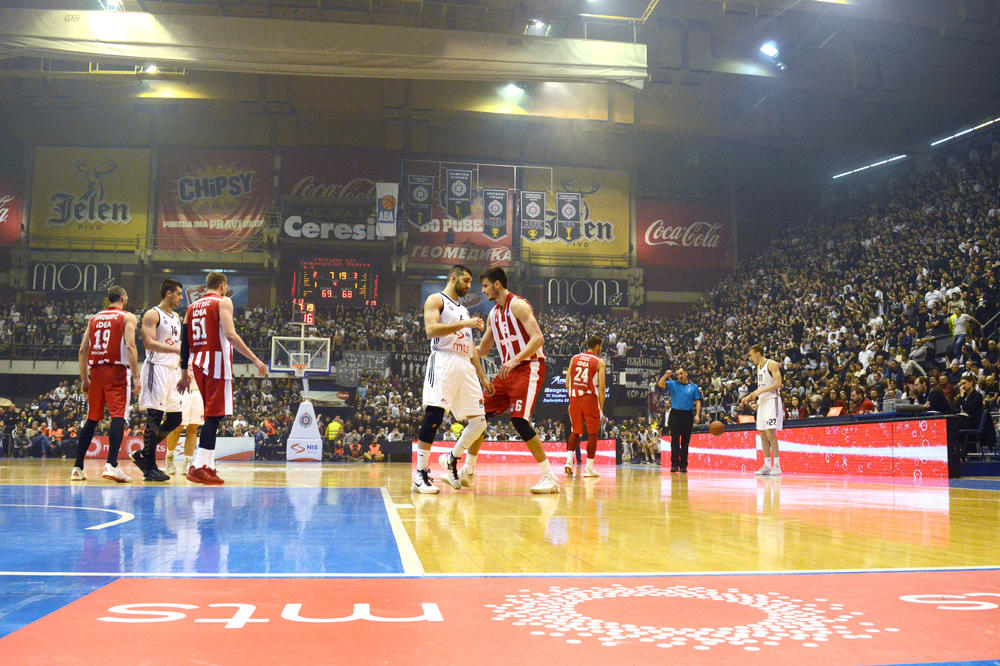 KAŽNJAVAJU IH I ŠAKOM I KAPOM: Da li ABA liga zaista nema milosti prema Zvezdi i Partizanu? Podaci kažu sledeće! (FOTO)