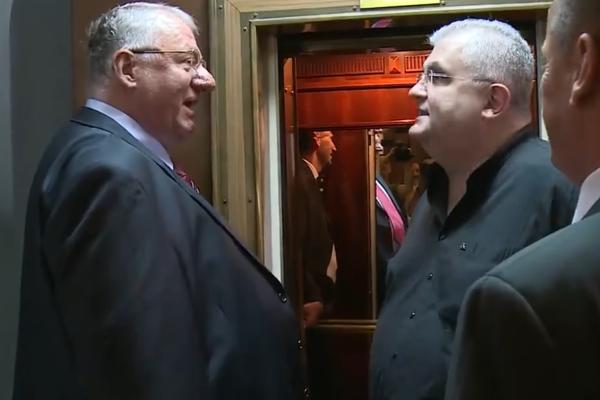 Šešelj: Je l' još tučeš po kafanama? Čanak: Učio sam od najboljih! (VIDEO)