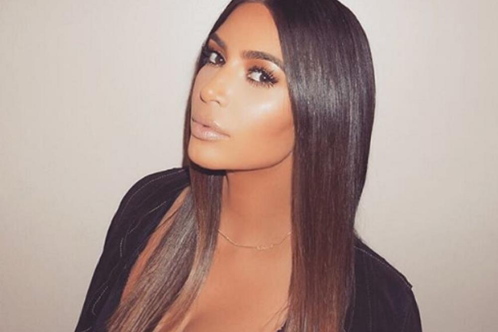 Ko joj je kriv kad ne razmišlja! Kim htela da bude seksi, a sad je zbog ovoga proziva pola sveta!