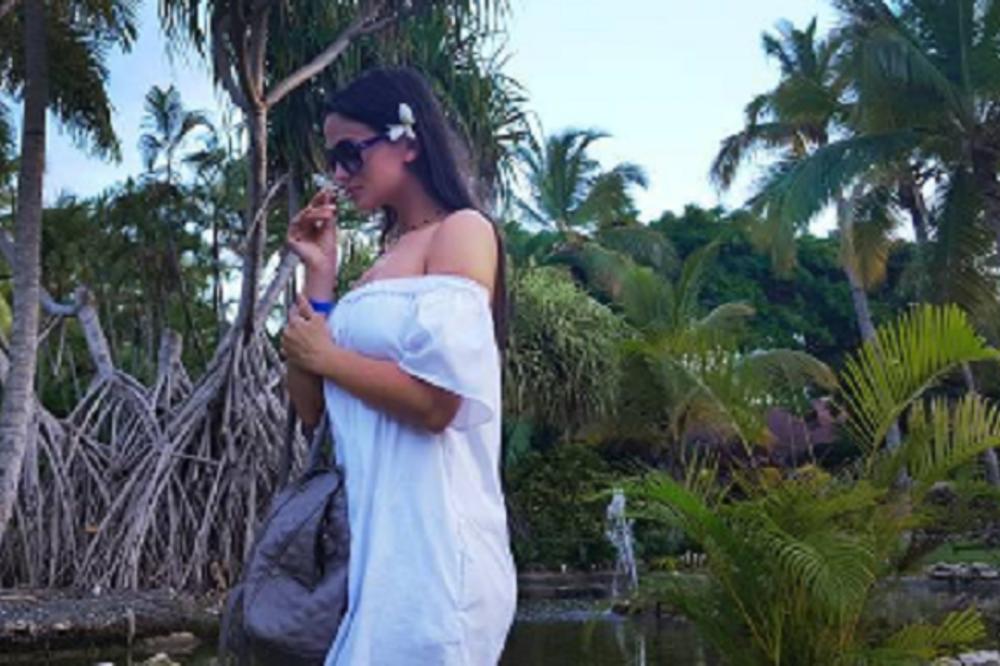 Milica Pavlović u boob side poziciji! Prizor od kog noćas nećete spavati mirno! (FOTO)