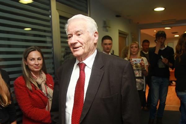 Mićunović o Skupštini: Ne pada mi napamet da radim noću!