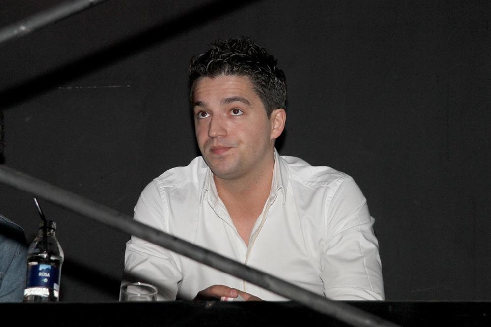 PRETUKAO ŽENU, PA POBEGAO U AMERIKU: Evo kako danas izgleda i šta radi voditelj koji zbog poternice ne sme da se vrati u Srbiju!