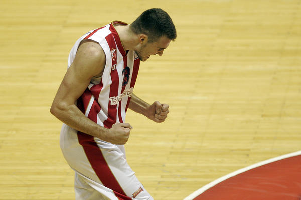 ODUŠEVLJENJE ZVEZDAŠKE JAVNOSTI: Marko Gudurić ponovo na 'mestu zločina'