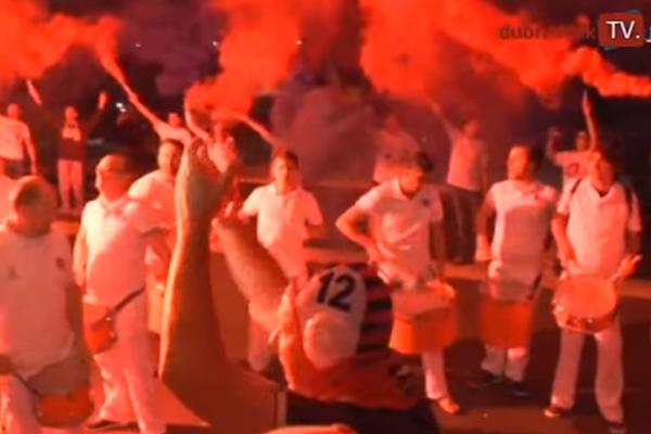 Šou program u Dubrovniku: Navijači Juga napravili doček za pamćenje vaterpolo prvaku Evrope! (VIDEO)