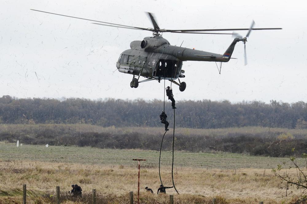 Jad i beda: Vojska spala na dva transportna helikoptera stara 36 godina!