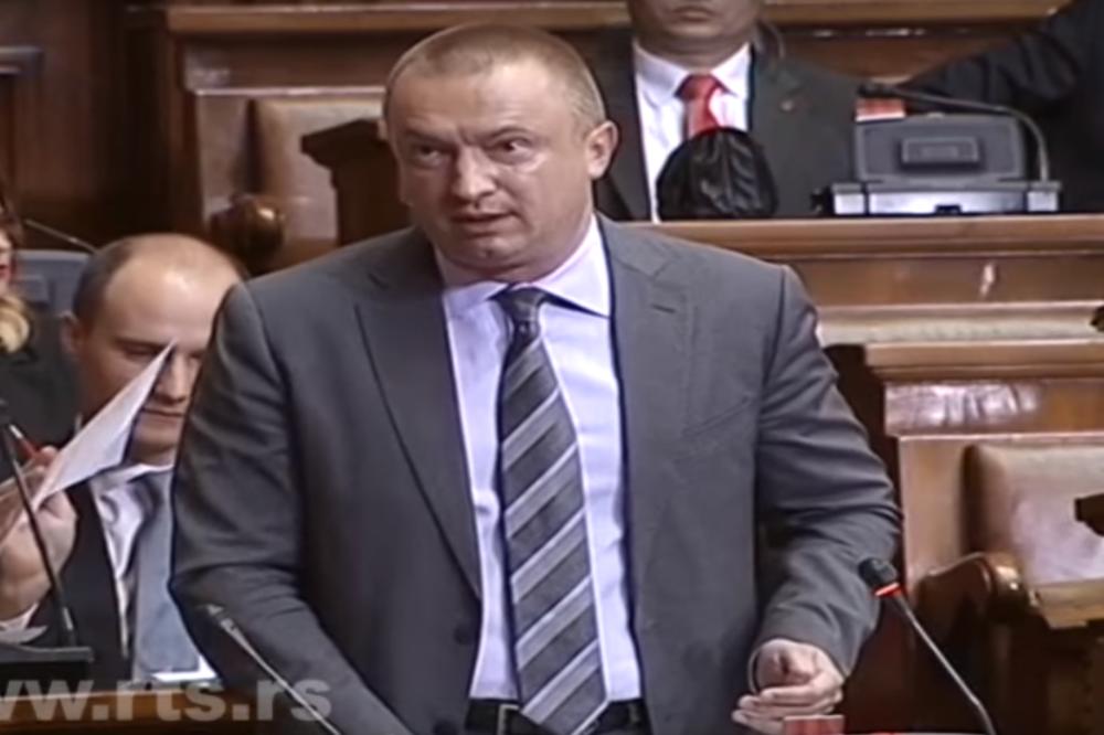 Pajtić zaboravio da isključi mikrofon pa sočno opsovao u Skupštini: Aj u pi*ku materinu! (VIDEO)
