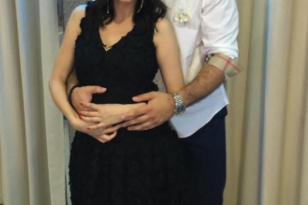 Poznata pevačica postaje mama: Bila na Farmi, ostavila verenika, a sada je trudnaa!