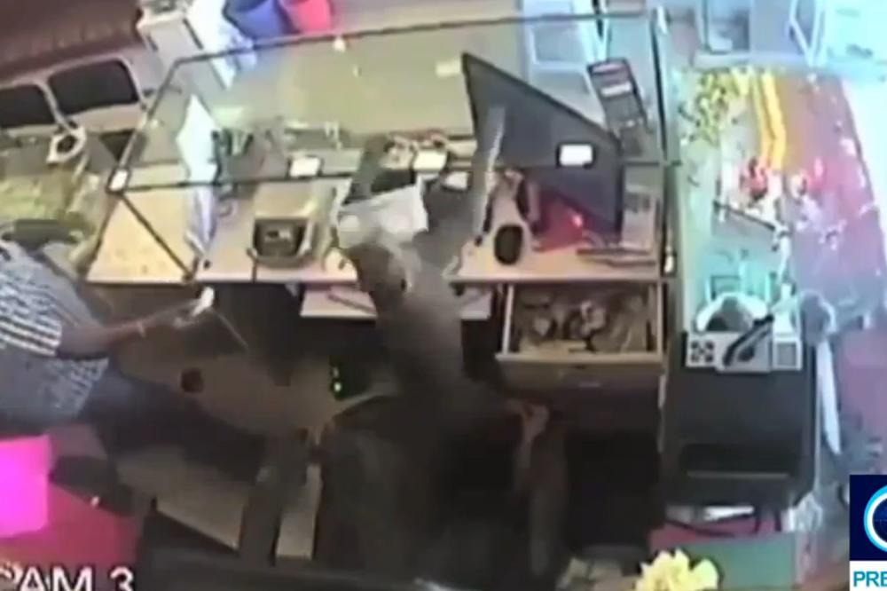 Spektakularna pljačka: Ovaj majmun je najspretniji lopov koga ste videli (VIDEO)