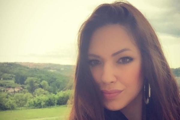 Pre Leke, Nina je bila pevačica: Ovo je njen nastup u dopi*njaku na Sunčanim skalama pre 6 godina (VIDEO)