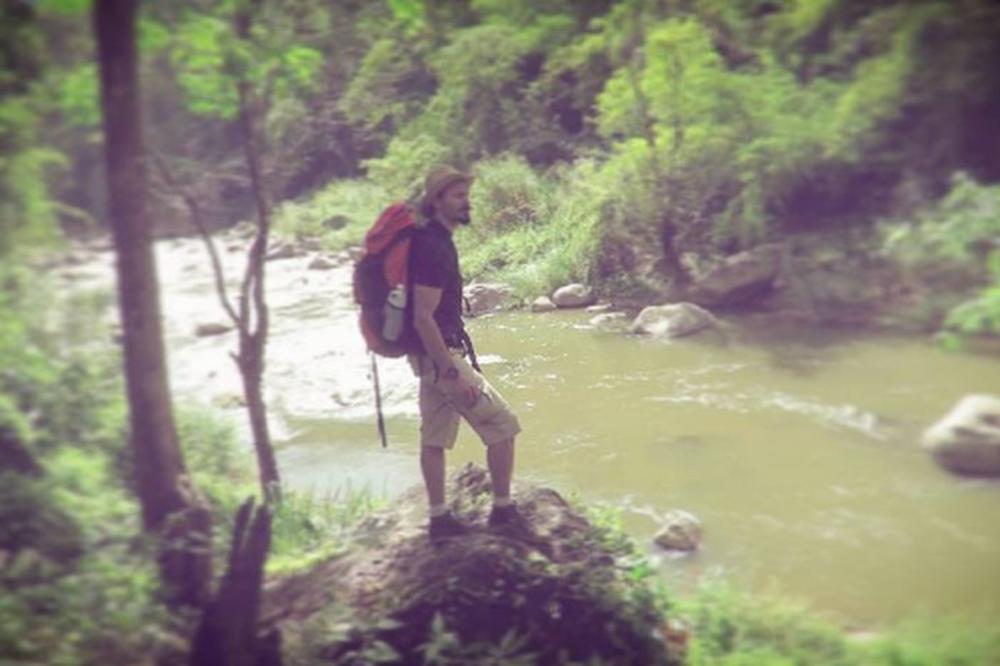 VODITELJ ZAROBLJEN U DRUGOJ DRŽAVI! Zbog KORONE ne može nazad u Srbiju! Poslao OČAJNU poruku