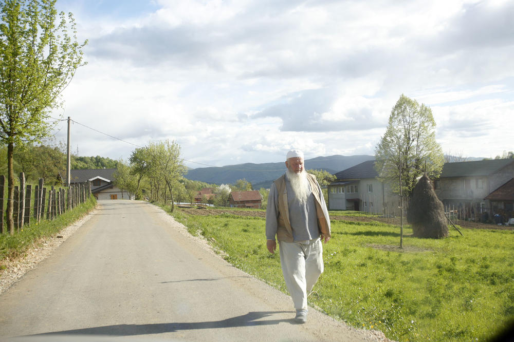 NA LISTI 10 NAJTRAŽENIJIH TERORISTA NA SVETU: Radikalni vehabijski vođa Imamović iz Maoče i dalje u Siriji!