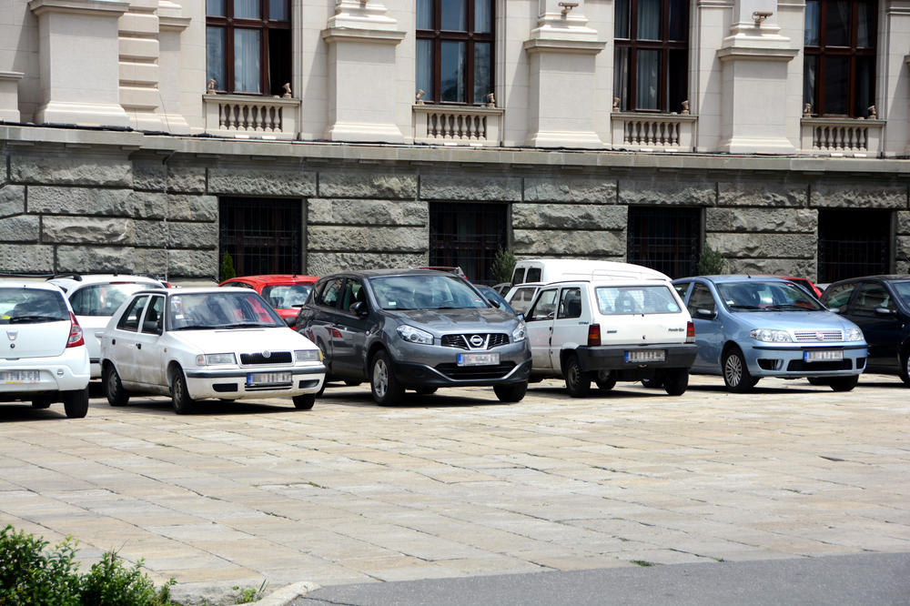 GRAĐANI OVOG BEOGRADSKOG NASELJA ODAVNO MUČE MUKU SA PARKINGOM: Stigla vest koja im se neće SVIDETI