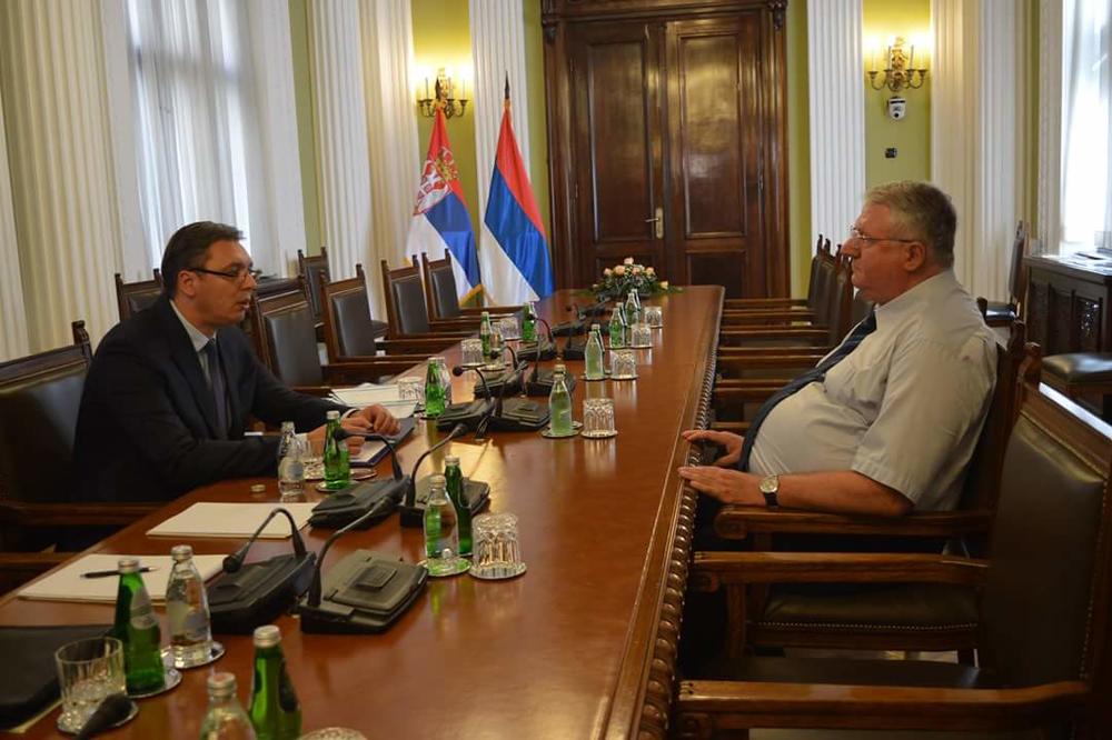 Vučić i Šešelj, posle 8 godina, 1 na 1: Šta su rekli jedan drugom? (FOTO) (VIDEO)