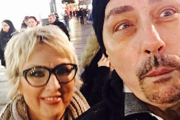 Spik ingliš? Keba svima hteo da kaže kolilko lavuje ženu, ali biće dobro ako ga ne ostavi posle ovoga!