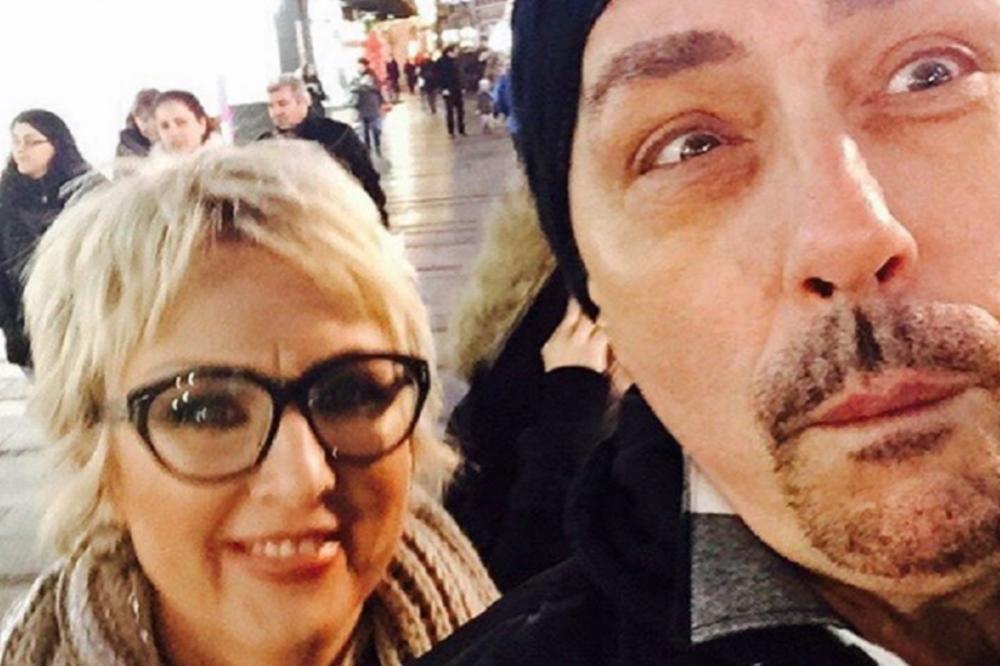 Spik ingliš? Keba svima hteo da kaže kolilko lavuje ženu, ali biće dobro ako ga ne ostavi posle ovoga!