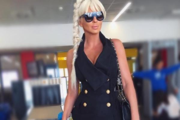 Abortus?! Koga bre ti proklinješ, skote jedan? JK udarila na crkvu! Brutalno izvređala sveštenika!