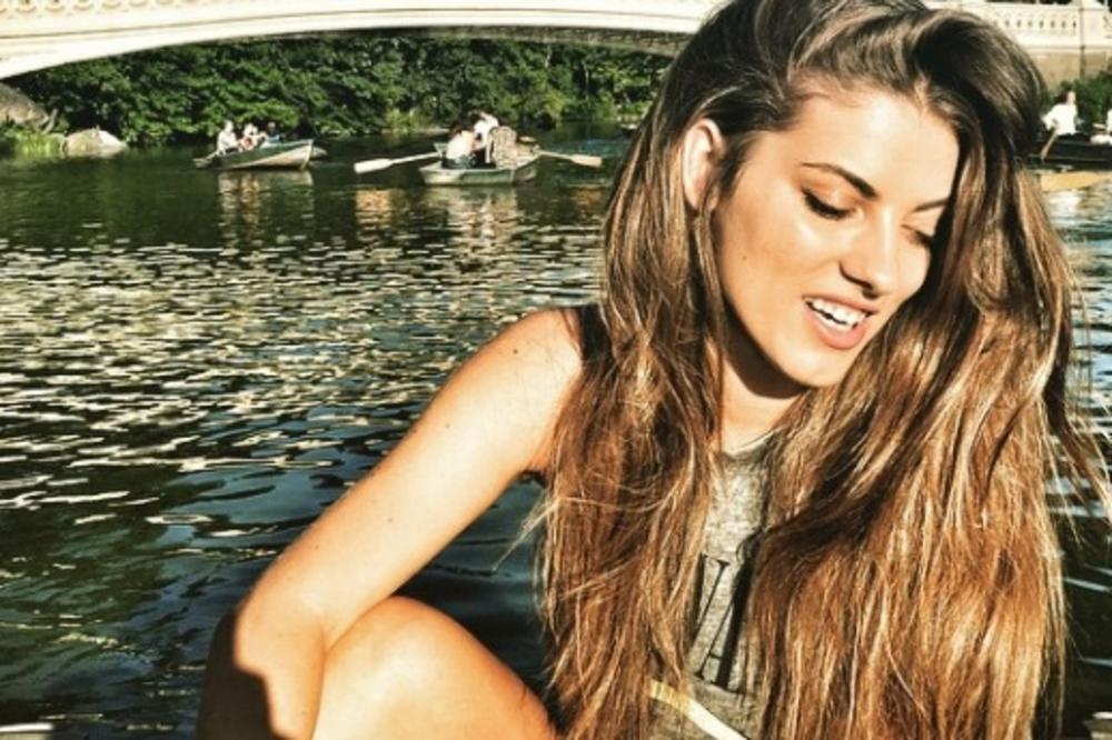 NAJSTARIJA ĆERKA ŽELJKA MITROVIĆA NE ODVAJA SE OD POZNATOG VODITELJA! Objavila zajedničku fotku i PORUČILA OVO!