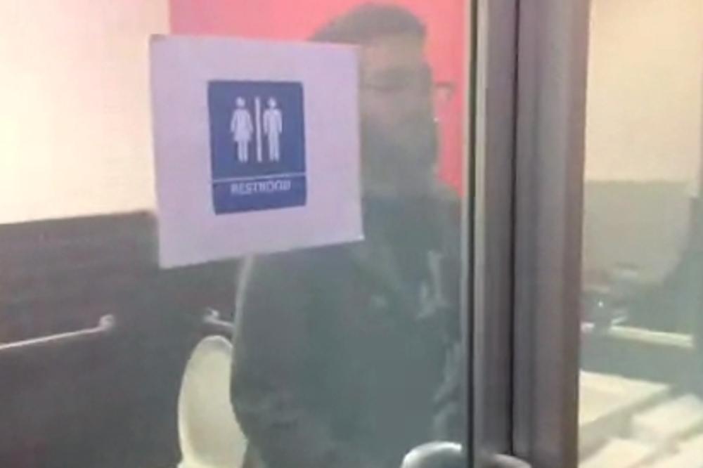 Instant intima: Ovo treba da ima svaki toalet! (GIF)