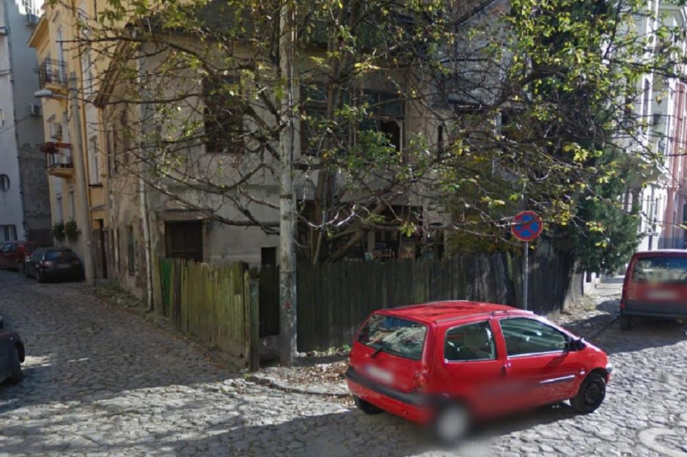 Ovde je spaljen Đenka! Maratonci otrčali, a Pantelijina kuća ostala da propada (FOTO) (VIDEO)