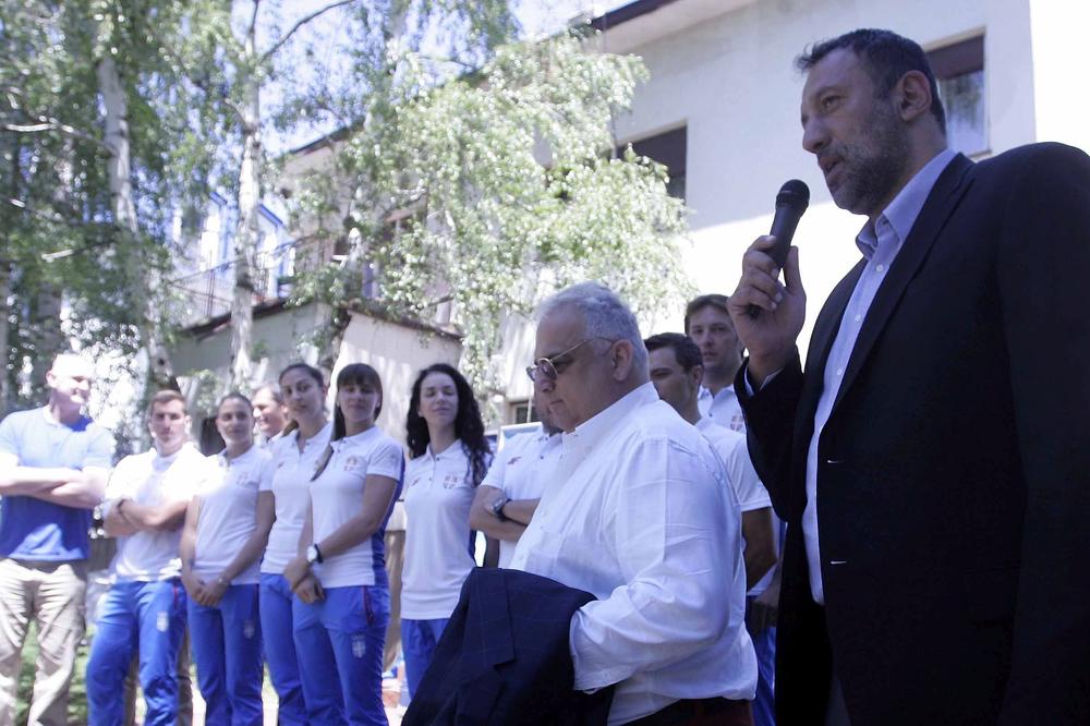 Šta kaže Divac na to što Novak neće da nosi srpsku zastavu na Olimpijskim igrama? (FOTO)